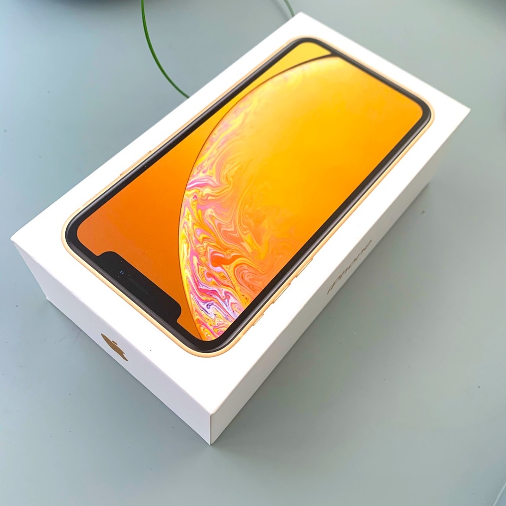 Empty iPhone Apple box